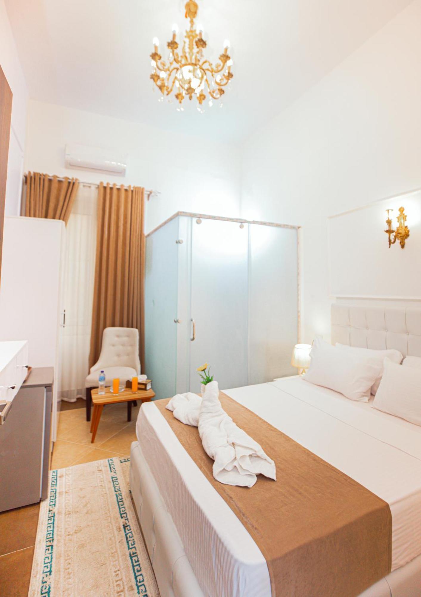 Downtown Antique 3*